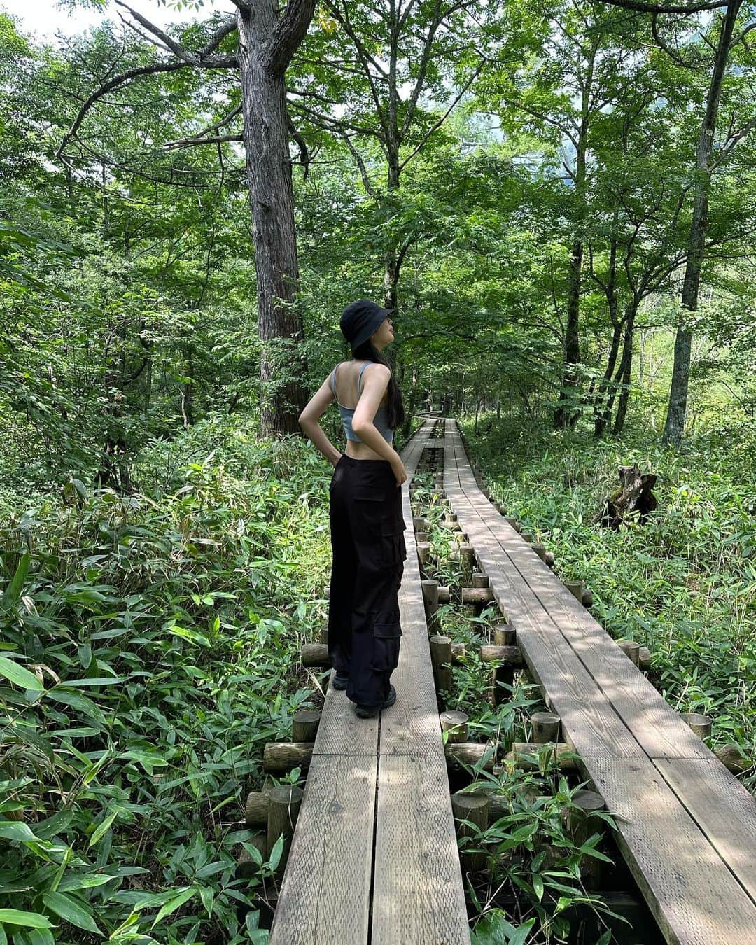 伊藤友奈さんのインスタグラム写真 - (伊藤友奈Instagram)「昨年ぶりの上高地⛰️ 以前通らなかった湿地帯を歩いて。 自然のパワーすごい  all @sheinofficial shoes @salomon  #上高地#岳沢湿地#河童橋#明神池 #kamikochi#japanmountain #ハイキングコーデ#山ガール #山ガールファッション#ハイキング」8月22日 20時23分 - youna.ito