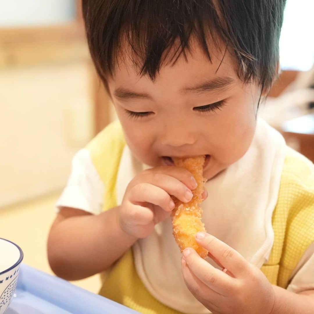きりのさんのインスタグラム写真 - (きりのInstagram)「エビフライ大好き🍤  でもいつもしっぽから食べちゃう！なんでなの〜笑  #2歳男の子」8月22日 20時28分 - kirino0808
