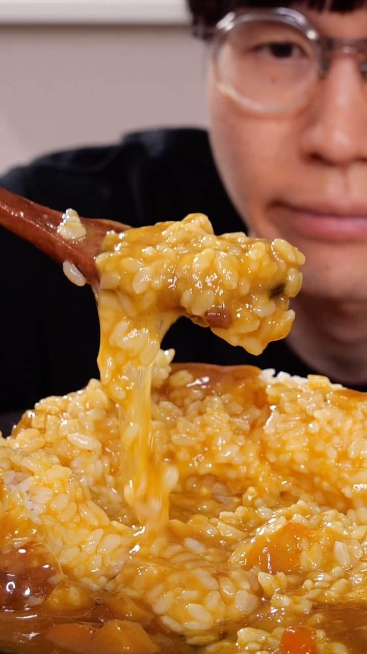 ケンティー健人のインスタグラム：「sealed pouch curry with egg 🍛🥚」