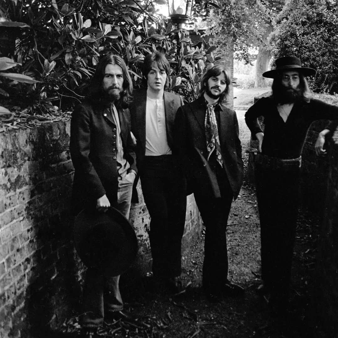 The Beatlesさんのインスタグラム写真 - (The BeatlesInstagram)「#OTD in #1969, #TheBeatles had a photo shoot at John’s house - Tittenhurst Park. It turned out to be their last photo shoot as a band. ⁠ ⁠ “The truth within us has to be realised: when you realise that everything else that you see and do and touch and smell isn’t real, then you may know what reality is, and can answer the question ‘Who am I?’” - George ⁠ ⁠ @georgeharrisonofficial @johnlennon @paulmccartney @ringostarrmusic⁠ ⁠ Photos © Apple Corps Ltd.」8月22日 20時36分 - thebeatles