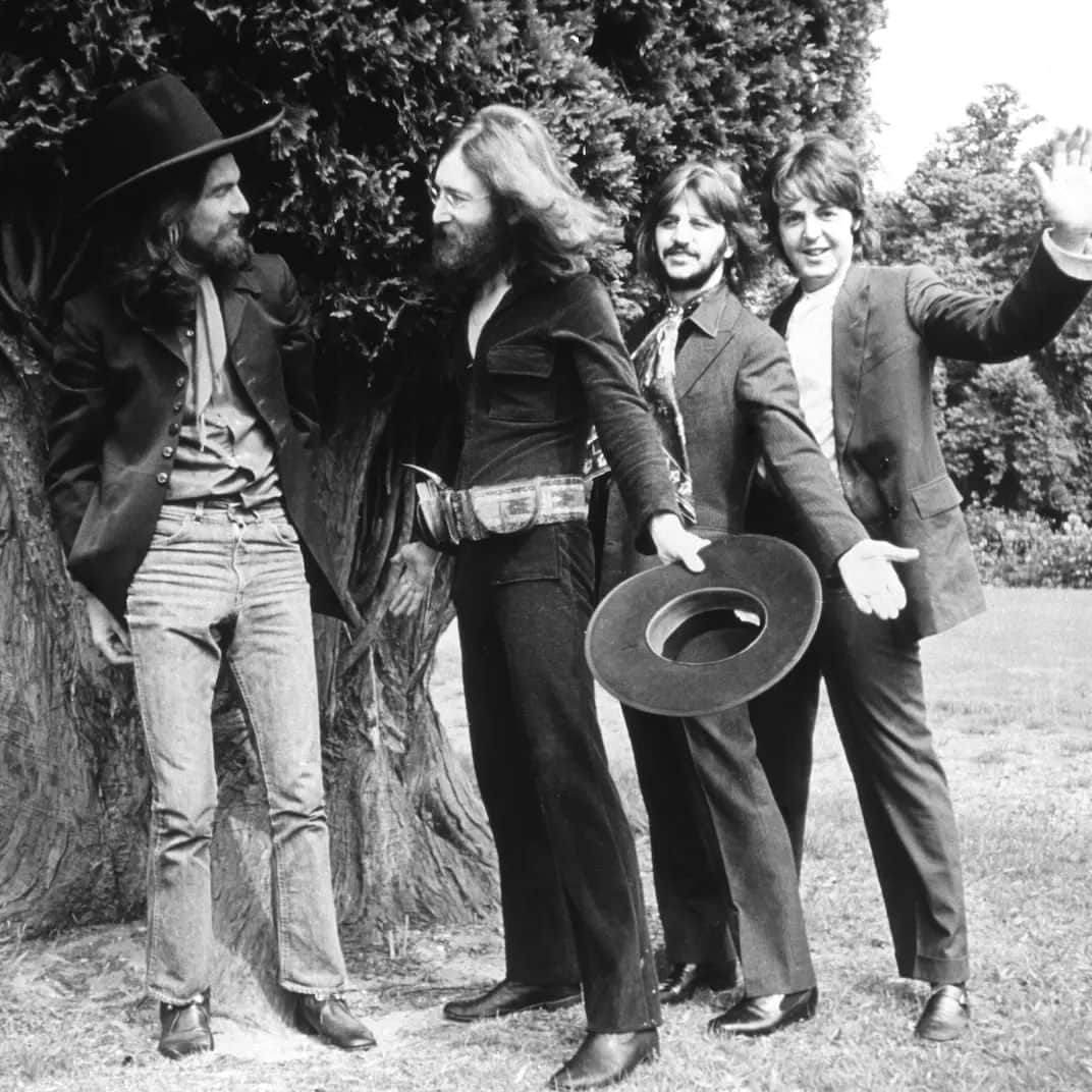 The Beatlesのインスタグラム：「#OTD in #1969, #TheBeatles had a photo shoot at John’s house - Tittenhurst Park. It turned out to be their last photo shoot as a band. ⁠ ⁠ “The truth within us has to be realised: when you realise that everything else that you see and do and touch and smell isn’t real, then you may know what reality is, and can answer the question ‘Who am I?’” - George ⁠ ⁠ @georgeharrisonofficial @johnlennon @paulmccartney @ringostarrmusic⁠ ⁠ Photos © Apple Corps Ltd.」