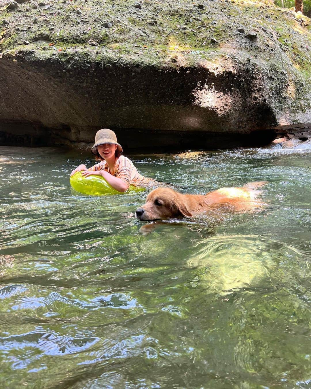 今田美奈さんのインスタグラム写真 - (今田美奈Instagram)「今田家の夏休み🏞️✨ ベイは、もうすっかり泳げるようになったから今年は一緒に泳げる夏☀️最高！    #goldenretriever#retriever #レトリバー#ゴールデンレトリバーのいる生活 #ゴールデンレトリバー」8月22日 20時37分 - _minaimd.j_