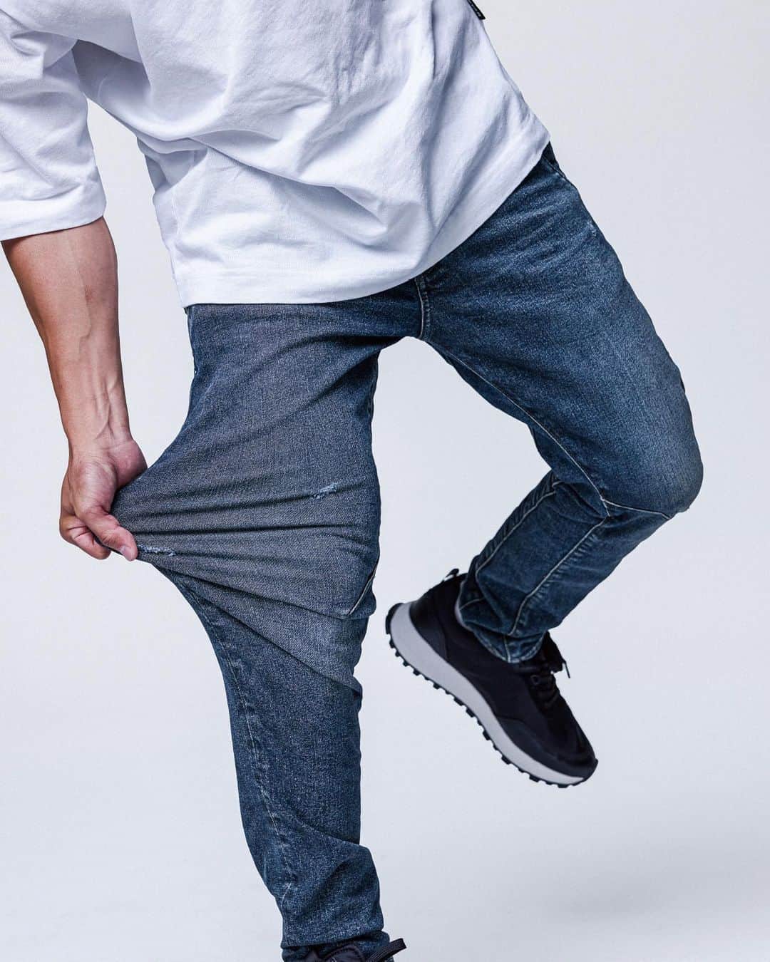のインスタグラム：「「Premium Kairori 3D Slim Jeans」は、自社商品比較で3倍のストレッチ性を実現しています。一度穿いたら脱ぎたくなくなるほどの感動的な穿き心地が体感できます！   #GStarRAW #GStarRAWjapan #サステナブル #sustainable #denim #デニム #立体裁断」