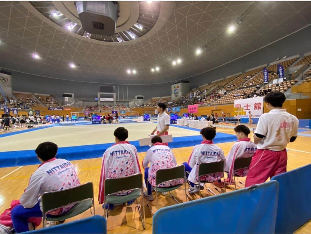 白井健三さんのインスタグラム写真 - (白井健三Instagram)「#全日本インカレ ・ 皆で勝ち取った団体2位🥈 でも、2位。 ・ 演技をしていない自分にももっと出来ることは絶対あると思える試合でした。 ・ また新しいメニューを取り入れたい、みんなとたくさん意見交換したい。 ・ そんな意欲を掻き立ててくれる選手たちに感謝🙇‍♂️ ・ 一喜一憂せずにまた立ち上がりましょう👍 ・ #インカレ #準優勝 #悔しいおめでとう #日体大」8月22日 20時44分 - kenzoshirai