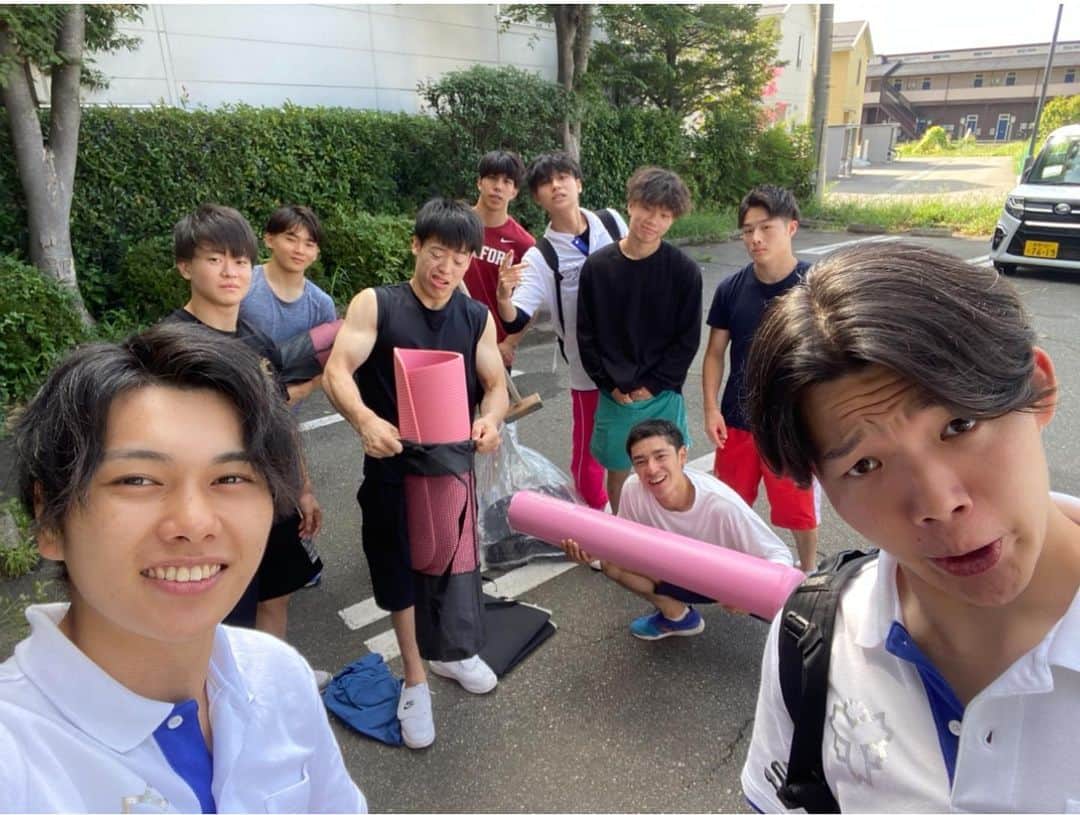 白井健三さんのインスタグラム写真 - (白井健三Instagram)「#全日本インカレ ・ 皆で勝ち取った団体2位🥈 でも、2位。 ・ 演技をしていない自分にももっと出来ることは絶対あると思える試合でした。 ・ また新しいメニューを取り入れたい、みんなとたくさん意見交換したい。 ・ そんな意欲を掻き立ててくれる選手たちに感謝🙇‍♂️ ・ 一喜一憂せずにまた立ち上がりましょう👍 ・ #インカレ #準優勝 #悔しいおめでとう #日体大」8月22日 20時44分 - kenzoshirai