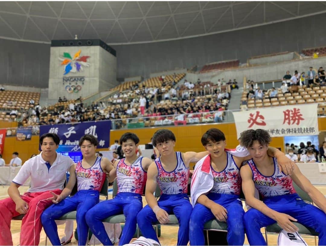 白井健三さんのインスタグラム写真 - (白井健三Instagram)「#全日本インカレ ・ 皆で勝ち取った団体2位🥈 でも、2位。 ・ 演技をしていない自分にももっと出来ることは絶対あると思える試合でした。 ・ また新しいメニューを取り入れたい、みんなとたくさん意見交換したい。 ・ そんな意欲を掻き立ててくれる選手たちに感謝🙇‍♂️ ・ 一喜一憂せずにまた立ち上がりましょう👍 ・ #インカレ #準優勝 #悔しいおめでとう #日体大」8月22日 20時44分 - kenzoshirai
