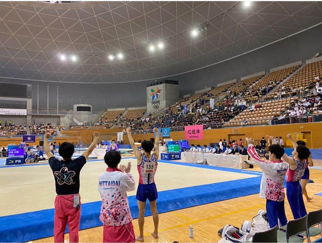 白井健三さんのインスタグラム写真 - (白井健三Instagram)「#全日本インカレ ・ 皆で勝ち取った団体2位🥈 でも、2位。 ・ 演技をしていない自分にももっと出来ることは絶対あると思える試合でした。 ・ また新しいメニューを取り入れたい、みんなとたくさん意見交換したい。 ・ そんな意欲を掻き立ててくれる選手たちに感謝🙇‍♂️ ・ 一喜一憂せずにまた立ち上がりましょう👍 ・ #インカレ #準優勝 #悔しいおめでとう #日体大」8月22日 20時44分 - kenzoshirai