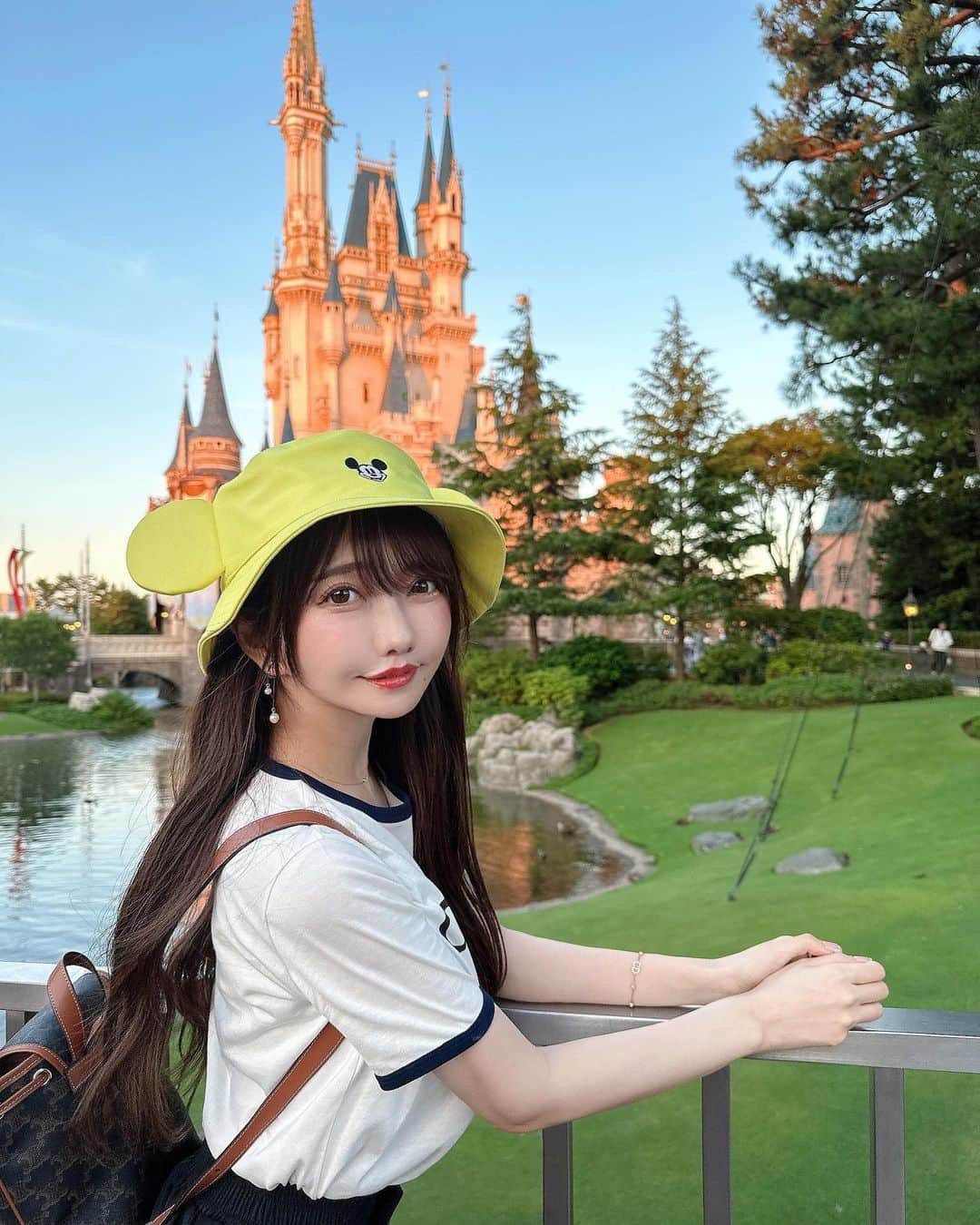 遠藤 玲奈 /endo renaさんのインスタグラム写真 - (遠藤 玲奈 /endo renaInstagram)「先月いったディズニー🏰🎈 大好きなかわいこちゃんたちと🐱  また載せよーと૮ •̥ ·̫ •̥ ა‎ .」8月22日 20時45分 - r_m.0115