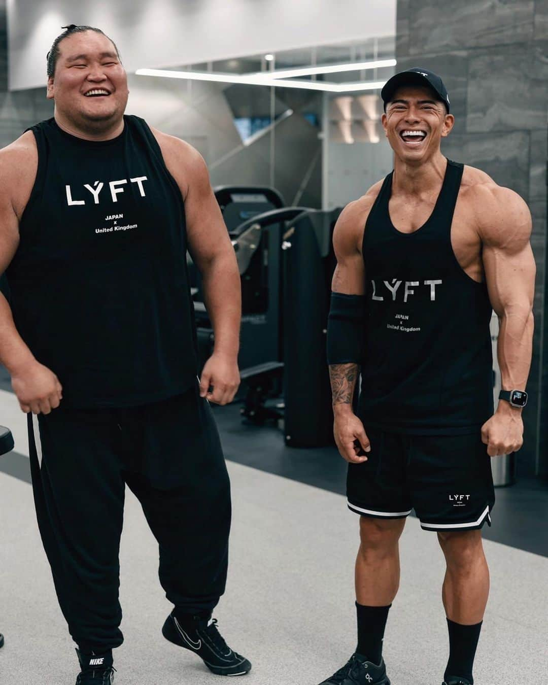 エドワード加藤さんのインスタグラム写真 - (エドワード加藤Instagram)「今日はLYFT GYMに来てくださり本当にありがとうございました💪 大会前の最高のモチベーションになりました🔥 僕も横綱みたいに偉大な人になれるように頑張ります‼️  You are my hero …  @terunofuji_koenkai_official   #第73代横綱照ノ富士 #タンクトップオーダーメイド6XL」8月22日 20時48分 - edward_kato_fitness_jp