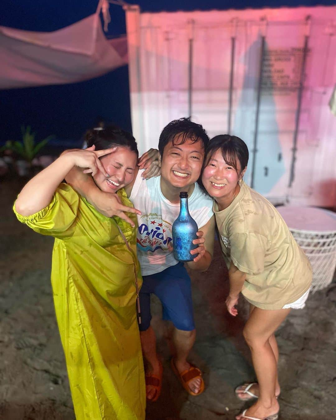 Kamada Sakurakoさんのインスタグラム写真 - (Kamada SakurakoInstagram)「🩵  みさきfamilyが 26名で 葉山まで遊びにきてくれた日 二年連続で..うれしい..  死ぬほど笑かしてくれるみさき。w なんでそんな面白いの？笑  いつもありがとう☺️❤️  ジョナさんと一緒に アイスクラブあけてくれた 男前すぎる心友。ありがとな  久しぶりの女子旅 タイも楽しみすぎるな.. 🇹🇭😎  #夏の思い出  #葉山 #一色海岸 #海の家   #sailhus #アイスクラブ #chillねぇさん」8月22日 20時49分 - sakurako_mahaloha