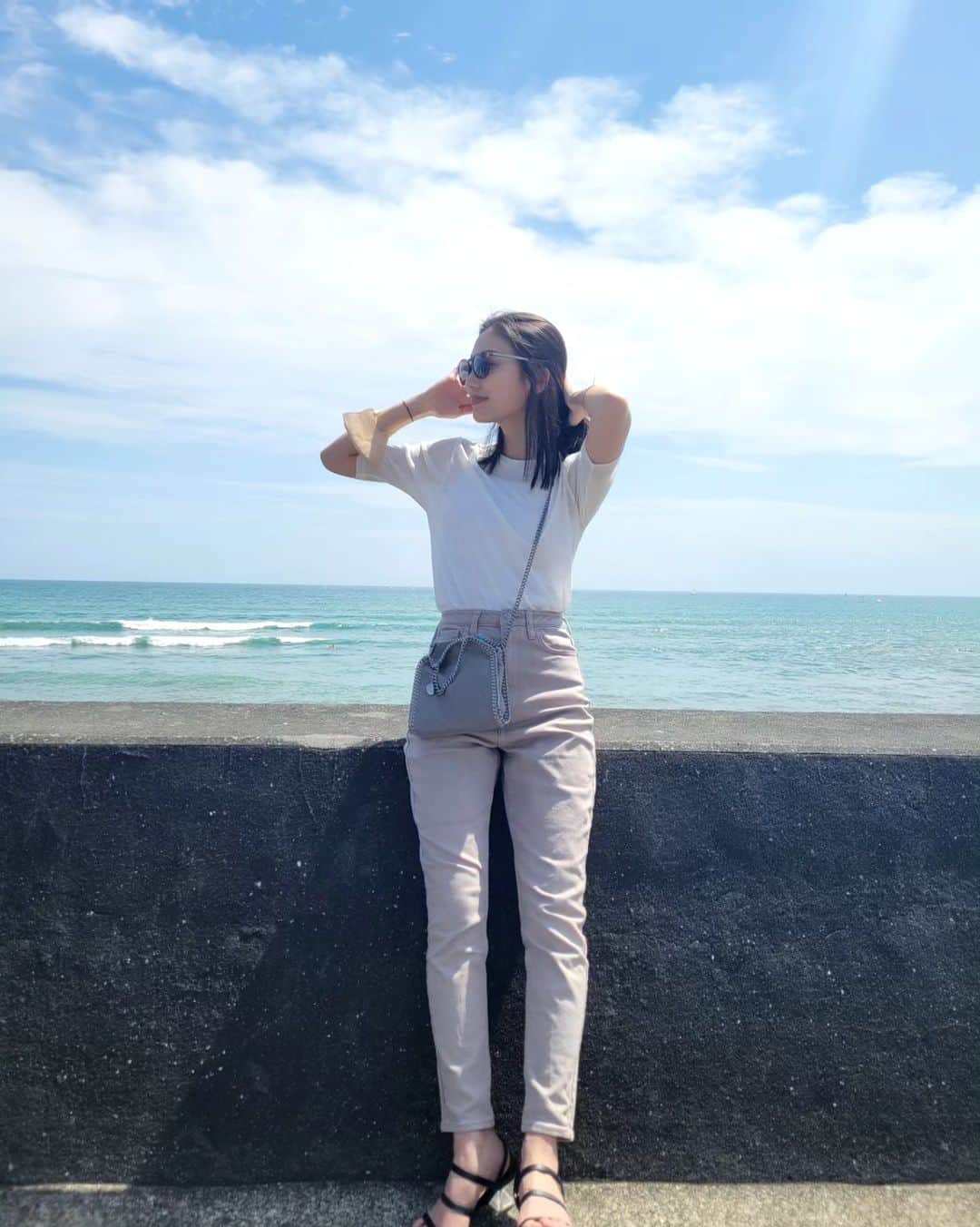 山崎萌香のインスタグラム：「.⁡ ⁡🩶🫏☁️」