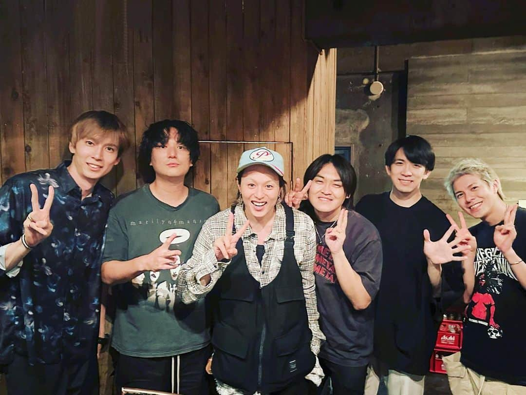 鮎川太陽さんのインスタグラム写真 - (鮎川太陽Instagram)「『ヒプノシスマイク』  麻天狼と麻天狼が会合。  速水さんとはテレビ電話しました。笑  最高な夜だた。 もちろん新宿ですよ。  そりゃね！！  木島隆一さん、新木宏典くん、伊東健人さん、井出卓也くん、原作の百瀬祐一郎さん、そして鮎川太陽。  #ヒプノシスマイク #ヒプマイ #ヒプステ #麻天狼 #神宮寺寂雷 #伊弉冉一二三 #観音坂独歩  https://hypnosismic-stage.com/battleofpride2023/ticket/」8月22日 20時52分 - ayukawa_taiyo