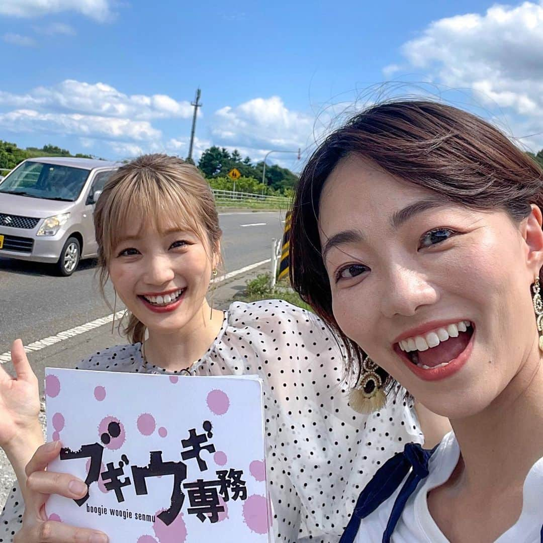 雨宮萌果さんのインスタグラム写真 - (雨宮萌果Instagram)「🚗🚗🚗  「ブギウギ専務」 TVer 配信中  大地係長不在のため参戦した もう1人の社員 瀬川あやか @segawa_ayaka さんと 初対面🙋🏻‍♀️💓  森町から抜け出せず 前回の走行距離はたった3キロ。  せがぞーちゃんは幸運の女神に なるのか！？  過酷な企画と暑さで おかしくなっていく写真を添えて。 ※とくに専務。笑  #ブギウギ専務 #森町  #走行距離high&low」8月22日 20時56分 - ame_moe_kichi0630