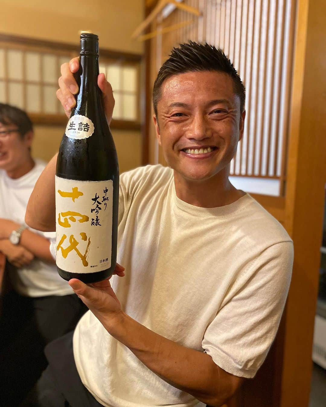 播戸竜二さんのインスタグラム写真 - (播戸竜二Instagram)「『十四代』 ・ 日本酒最高🍶 ・ でも、弱い（笑） ・ それにしても暑い🥵 ・ ・ #日本酒 #十四代」8月22日 21時07分 - ryuji_bando