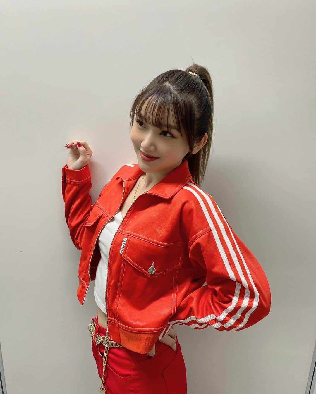 久保玲奈さんのインスタグラム写真 - (久保玲奈Instagram)「🌞DANCE ISLAND🌴⁣ 幸せ溢れる1日でした🥺✨ ⁣ Prizmmy☆の頃から応援してくださっている方が⁣ たくさん駆けつけてくださりました……😭✨⁣ ステージに立った瞬間ファンの皆様の顔がしっかり見えて⁣ ここだけの話パフォーマンスしながら涙を堪えていました😂⁣ ⁣ Prizmmy☆卒業から6年経った今でも⁣ こうして会いに来てくださり⁣ 感謝という言葉だけでは到底足りず、⁣ なんとお礼したらいいのか……⁣ 本当に本当にありがとうございました。⁣ 皆さんのおかげでスペシャルな日になりました🥺✨⁣ ⁣ 昨日 約6年振りに皆さんにお会いすることができて⁣ 小さかった子が私より背が高くなっていたり、⁣ 学生だった子が成人を迎えていたり、⁣ お子さんを連れて会いに来てくださったり、⁣ 当時のグッズを持って来てくださったり、⁣ この日のために遠くから足を運んでくださったり、⁣ お仕事をお休みして会いに来てくださったり……⁣ 本当に胸がいっぱいで⁣ 昨日は1日中幸せを噛み締めていました。⁣ いつまで経ってもPri☆Crewの皆さんはあたたかくて⁣ 私の宝物です💎⁣ ⁣ 暑い中 本当にありがとうございました!⁣ たくさん水分取って、お身体にはお気をつけてください!⁣ 必ずまた会いましょう~🤟🏻⭐️⁣ ⁣ ━━━━━━━━━━━━━━━⁣ ⁣ @kato55hide さん⁣ 今回は最高なイベントにお誘いいただき、⁣ 素敵な機会をくださり本当にありがとうございました🥹❤️‍🔥⁣ これからもついていきます‼️⁣ ⁣ @miakusakabe_official  今回は出演してくれて本当にありがとう😙🩵⁣ 久々に一緒にステージに立ってパフォーマンスできて⁣ 夢のような時間だったなぁ~🥺✨⁣ ⁣ @mckensaku さん⁣ お忙しい中わざわざ会場まで来てくださり、⁣ 差し入れまで本当にありがとうございました😭✨⁣ KENSAKUさんのような人になりたいな~と改めて💭⁣ そして娘さんも本当に素敵で親子でリスペクトです🥺✨ ⁣ ダンサーとして出演してくれた4人も⁣ ありがとうございました🫶🏻❤️」8月22日 21時08分 - reina_kubo_official