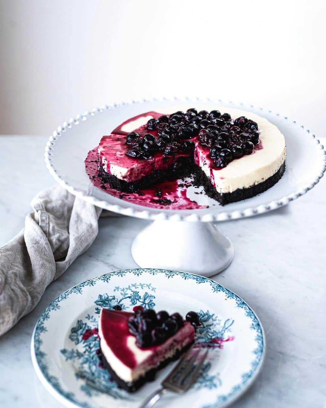 増田由希子さんのインスタグラム写真 - (増田由希子Instagram)「This blueberry cheesecake is one of my favorite summer desserts. #homemade  #freshfromthefarm #blueberries  ブルーベリーソース仕立てのチーズケーキ。思い立った時に作れる簡単スイーツです🫐」8月22日 21時00分 - nonihana_
