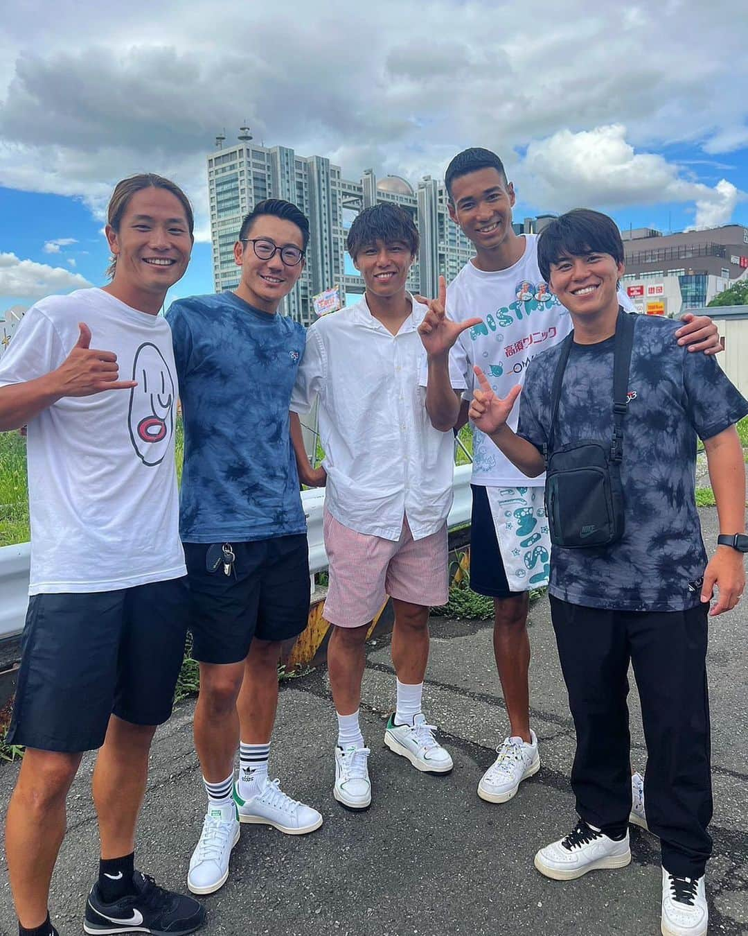 澤井一希さんのインスタグラム写真 - (澤井一希Instagram)「ミストマン中に先輩達と再会🤣👍🏾💜⚽️  お互いお疲れ様でした😆✨  #リゼム #lisem #サンフレユース #ミストマン #お台場冒険王2023  #パリコレ #モデル #俳優 #澤井一希 #人生を笑ってサバイブするオトコ  #ウントコの民」8月22日 21時04分 - _kazukisawai