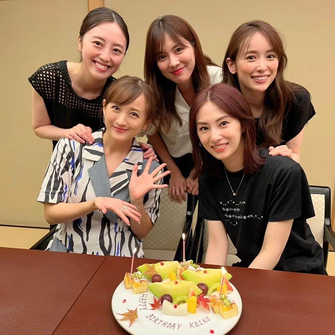 沢井美優のインスタグラム：「景ちゃんお誕生日おめでとう🥰✨  ちょっとしたことでも連絡して話を聞いてもらったり相談にのってくれる優しい景ちゃんが大好きです😍  写真は昨年の景ちゃんのお誕生日会と私のお誕生日のときのなのだけど😂  この歳になるとなかなかツーショットとかも撮らなくなるし写真が少なくなりますね🥹💕  でも想い出を写真に残すのも大切だなと思う今日この頃なので、これからみんなともたくさん写真撮っていきたいなぁと思います☺️✨  早くまた集まりたいなぁ🥰✨  #お誕生日おめでとう #🎂 #大好き #絆  #🌙 #美少女戦士セーラームーン #セーラー戦士 #仲間  #戦友  #かけがえのない存在」