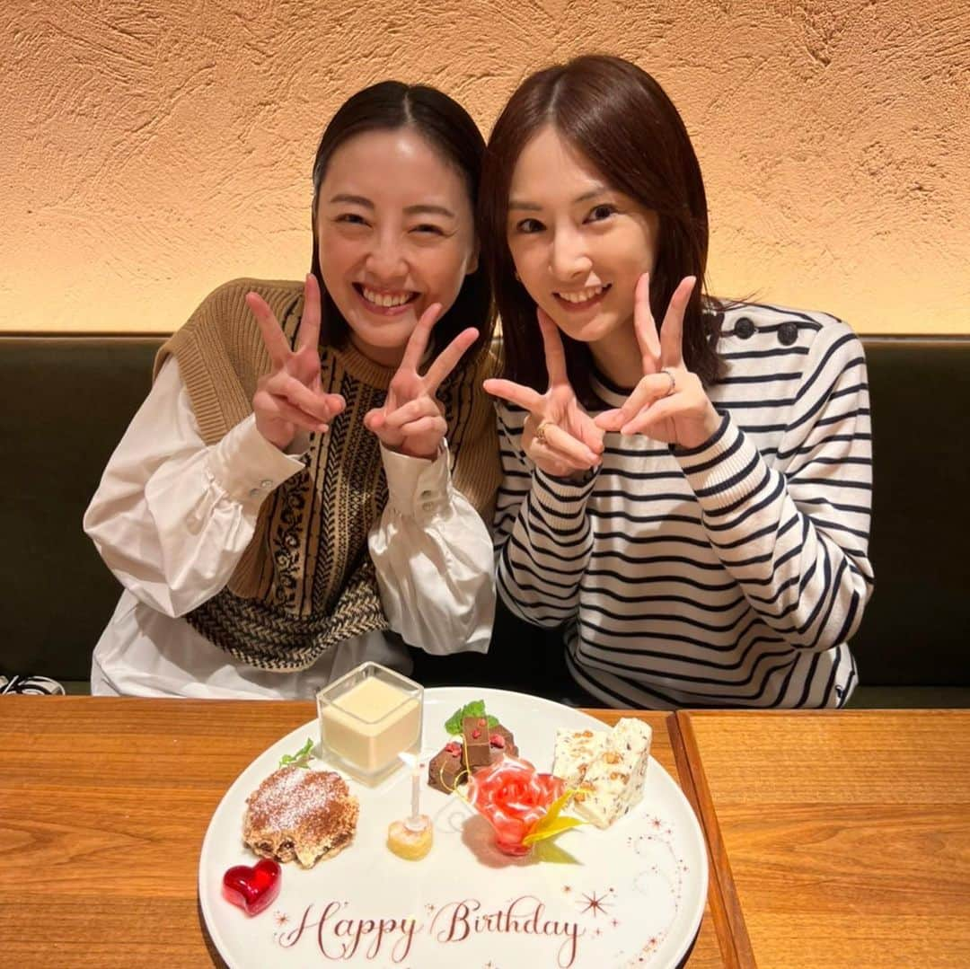 沢井美優さんのインスタグラム写真 - (沢井美優Instagram)「景ちゃんお誕生日おめでとう🥰✨  ちょっとしたことでも連絡して話を聞いてもらったり相談にのってくれる優しい景ちゃんが大好きです😍  写真は昨年の景ちゃんのお誕生日会と私のお誕生日のときのなのだけど😂  この歳になるとなかなかツーショットとかも撮らなくなるし写真が少なくなりますね🥹💕  でも想い出を写真に残すのも大切だなと思う今日この頃なので、これからみんなともたくさん写真撮っていきたいなぁと思います☺️✨  早くまた集まりたいなぁ🥰✨  #お誕生日おめでとう #🎂 #大好き #絆  #🌙 #美少女戦士セーラームーン #セーラー戦士 #仲間  #戦友  #かけがえのない存在」8月22日 21時04分 - sawai_miyuu