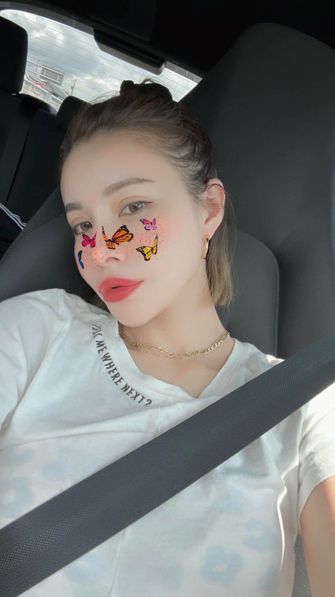 難波サキのインスタグラム：「-𝐏𝐢𝐧𝐤 𝐞𝐲𝐞🩷👁️  いつさぶりでしょうか…カラコン。たまには良い？w Honey Dropのうるツヤピンクってカラーです🫶🏻 本当はピンクhairにしたいねんけどねw #honeydrop#カラコン#ピンクブラウン」
