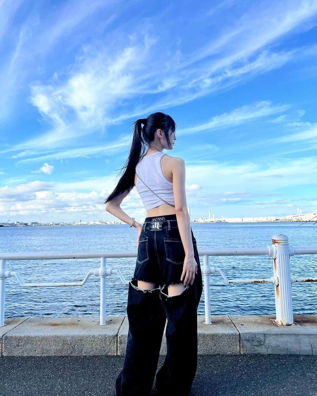 小山リーナさんのインスタグラム写真 - (小山リーナInstagram)「空がいい感じ☁️」8月22日 21時15分 - rina_koyama_box