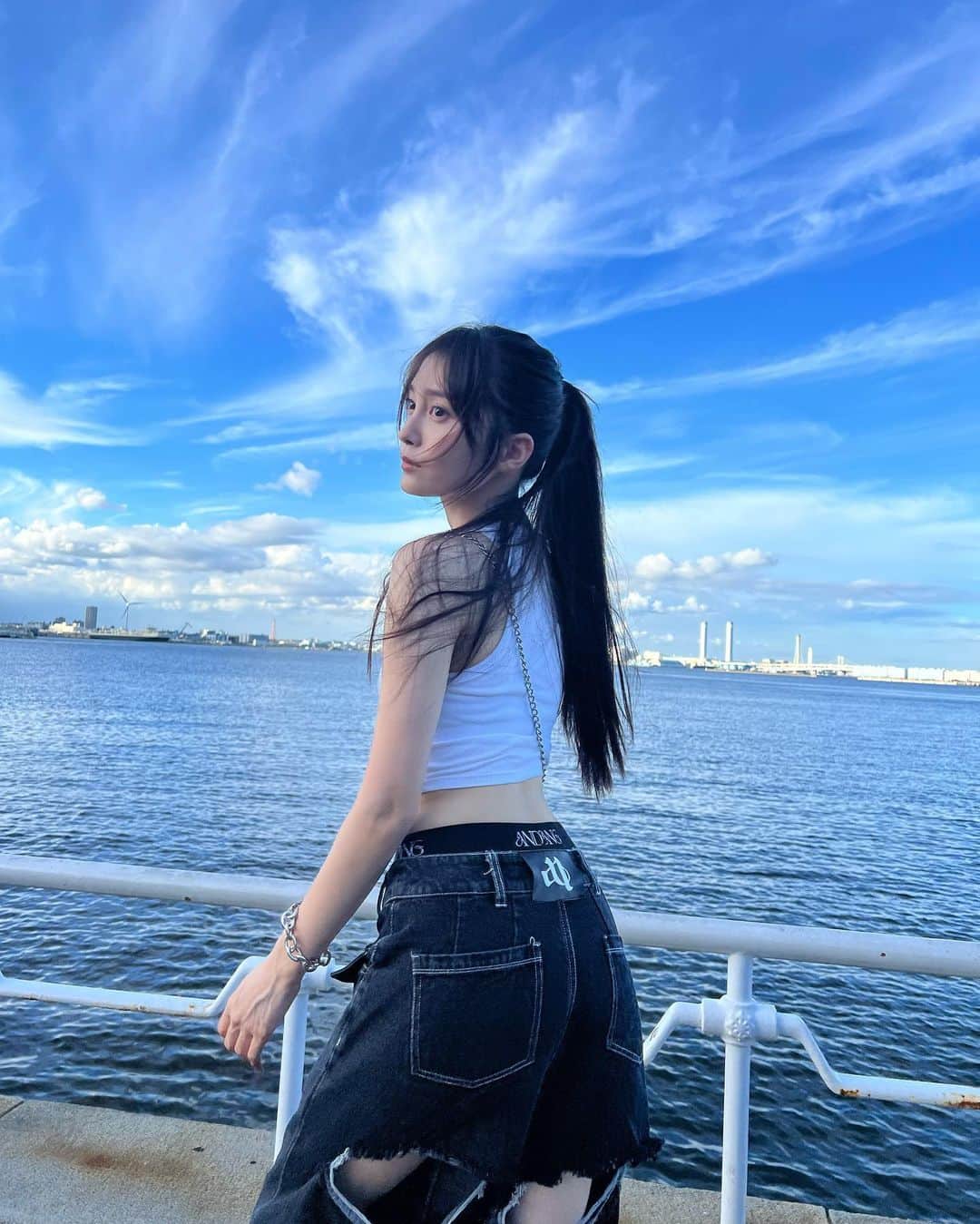 小山リーナのインスタグラム：「空がいい感じ☁️」
