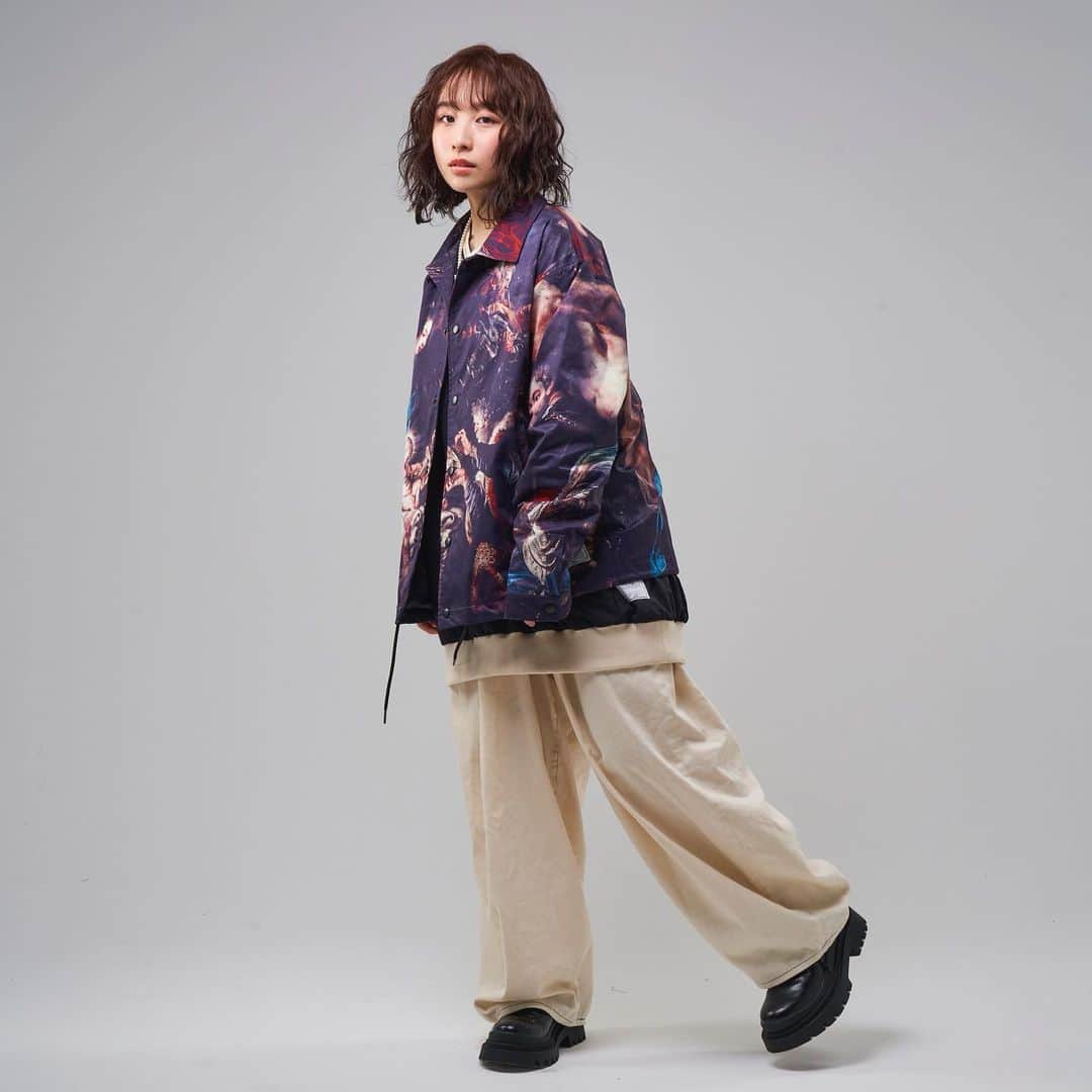 のインスタグラム：「ヘアメイクは大好きなココさんです。毎回毎回最強すぎるぞ、ココスタイル。 そしてこれまた最強、カメラマン大野さん。お気に入りショットばかりなのは大野さんがとてつもなく素敵に撮影してくださるからです。笑顔が多いのも、笑顔にしてくださるから です。 ほんで大前提に服全部可愛いな? テンション上がりまくりの撮影だったなぁ🤤」
