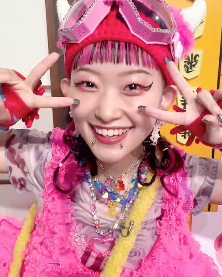 のインスタグラム：「. 📣【 お知らせ 】📣 NHK Eテレ「無敵のボイス」 放送：8/25(金) 夜22:00〜22:30  前回２夜に渡って放送された番組  〜山寺宏一×詩羽で送る“声”の新番組「無敵のボイス」〜 の第３弾目が、今週25日に放送されます！ 今回も番組ＭＣを務めクイズにも挑戦しています🙋‍♀️🎶  是非みてください‼️ 面白い番組ですよ〜‼️‼️  hair: @_m.339  stylist: @hizuki__am2.00  @ramarama10242016  @kobinai_official」