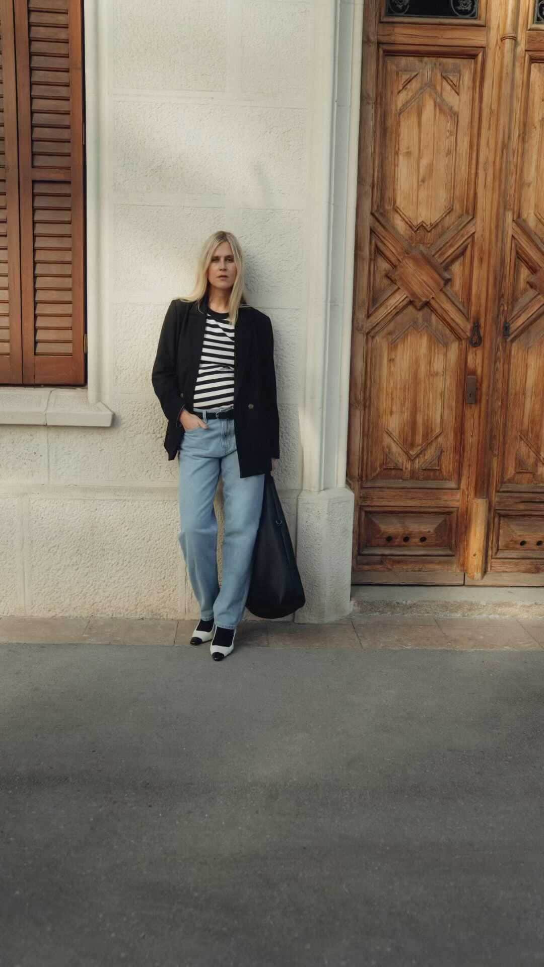 Linda Tolのインスタグラム：「My STYLED BY campaign in collaboration with @tomtailor_official launched today.   I had the pleasure to curate pieces from the AW23 collection to create trans-seasonal layered looks. The line is highly inspired by my own classic aesthetic with a sophisticated twist.  Get my curated maritime staples look at tom-tailor.de」