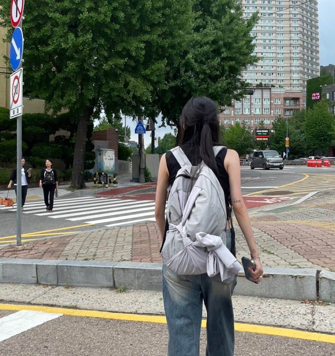 仲本莉絵瑠のインスタグラム：「沢山食べて沢山買い物して日常から離れた半月が早くもスタートしてる🇰🇷in korea」