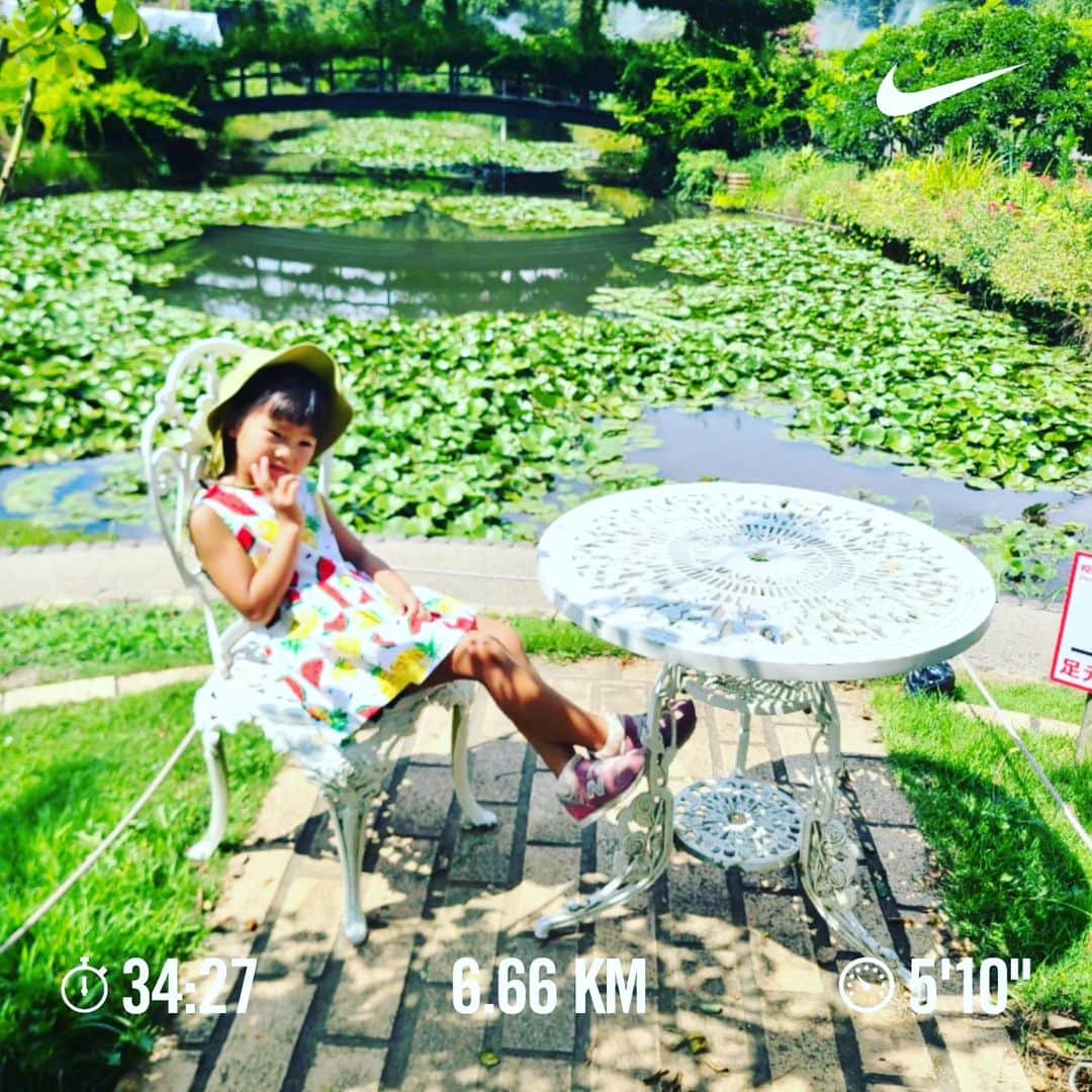 三田尚央のインスタグラム：「夜ラン‼️‼️(6.66kmゾロ目ラン😁✨✨)  今日も頑張りました‼️‼️ 疲れたなぁー(T-T)  32歳目標達成目指して頑張ります🎵 積み重ね大事❗ 継続あるのみ(^^) 健康一番❕  良い写真(^^)✌️  日々成長❕ 日々挑戦❕ 日々感謝❕  #ランニング #目指せフルマラソン #日々成長 #日々挑戦 #日々感謝 #息子 #娘 #家族 #32歳 #instagram  #目標 #筋トレ #ダイエット #ストレッチ #トレーニング #メンタル #NIKE #ラン #夜ラン #フルマラソン #ハーフマラソン #頑張ります #笑顔 #ビール #サッカー #6kmラン #疲れた #猛暑 #8月」