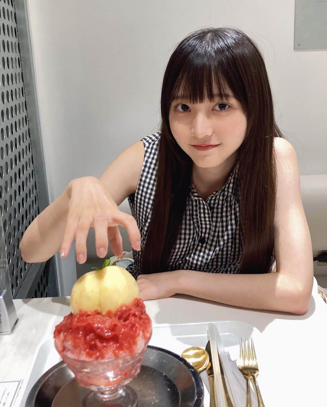 小杉怜子さんのインスタグラム写真 - (小杉怜子Instagram)「ももとすもものかきごおり🍧🍑 とのことです。おいしかったです。  夏といえばももダッω すももは初めて食べた(多分)   #小杉怜子  #こすこ  #すこ #堀内果実園  #押上グルメ  #押上カフェ  #ソラマチ  #ソラマチグルメ #かき氷 #もも  #ももとすもものかき氷  #スカイツリー  #スカイツリーグルメ  #photography  #photooftheday  #follow  #うる星やつら」8月22日 21時28分 - rei_co_sugi