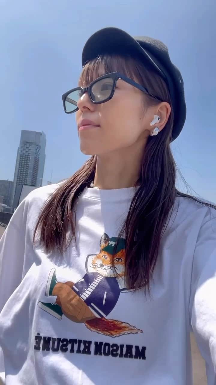 若槻千夏のインスタグラム：「一年中履ける楽ちんスラックス♡  作りました♡   定番ブラックに＋ブラウン、グレー、ブルーの4色‼︎  そう‼︎お気に入りだから4色展開♡  #今週木曜日発売」