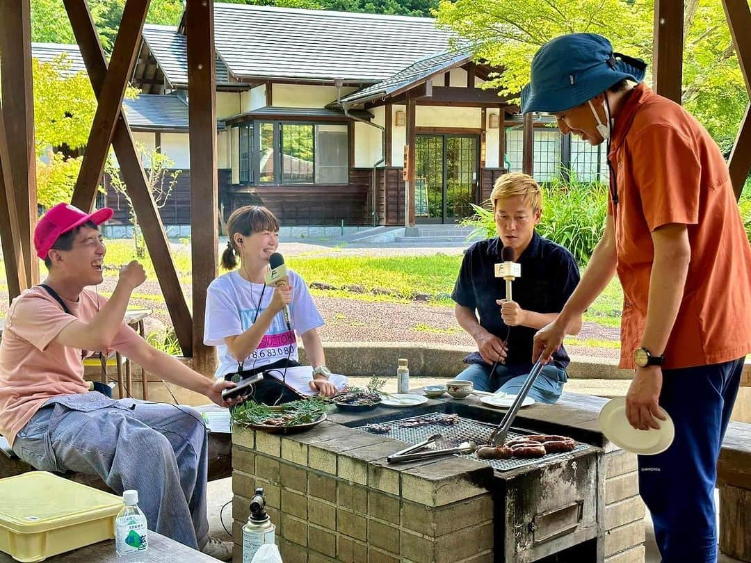 浅利そのみさんのインスタグラム写真 - (浅利そのみInstagram)「7月は公開生放送も担当！！  なんと！大ベテランの木河淳さんと 道の駅しもべ @shimobe300michi の コワーキングスペースからおよそ5時間、 ゲストの皆さんとリスナースタッフさんと ワイワイ楽しみました！  （暴走するキガワさんを 冷たくあしらってたのはどなた？！😆）  久々過ぎる公開生放送、 やっぱりLIVEは楽しい！  #フリーアナウンサー #浅利そのみ #fmfuji #公開生放送」8月22日 21時31分 - asarisonomi