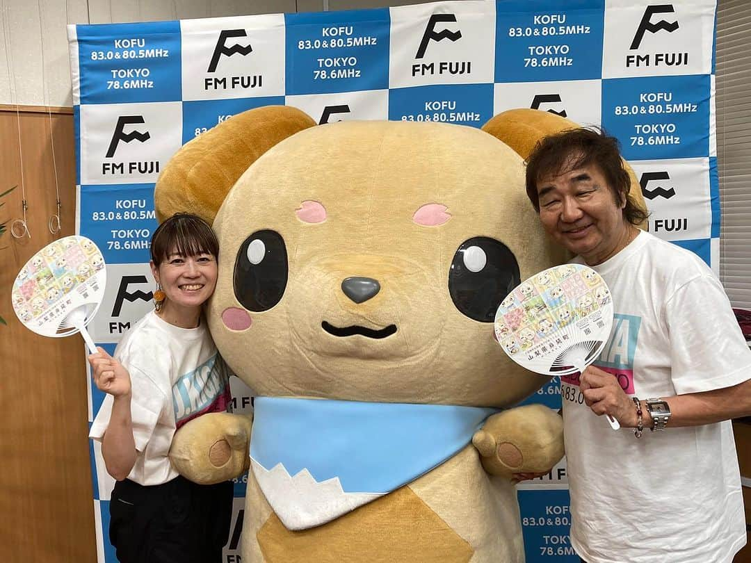 浅利そのみさんのインスタグラム写真 - (浅利そのみInstagram)「7月は公開生放送も担当！！  なんと！大ベテランの木河淳さんと 道の駅しもべ @shimobe300michi の コワーキングスペースからおよそ5時間、 ゲストの皆さんとリスナースタッフさんと ワイワイ楽しみました！  （暴走するキガワさんを 冷たくあしらってたのはどなた？！😆）  久々過ぎる公開生放送、 やっぱりLIVEは楽しい！  #フリーアナウンサー #浅利そのみ #fmfuji #公開生放送」8月22日 21時31分 - asarisonomi