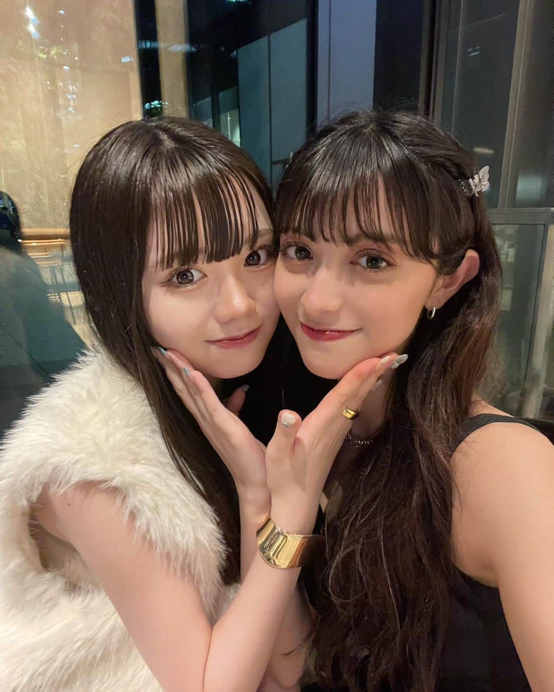エブラヒミ椎菜のインスタグラム：「🤍🖤🤍🖤  #instagram #instagood #instalike #ootd #좋아요그램 #좋아요반사 #좋아요테러 #좋반 #오오티디룩#いいね返し #단발머리 #미용실 #데일리룩 #머리스타그램 #좋아요폭탄 #팔로우미 #셀카 #셀끼꾼 #01년#01」
