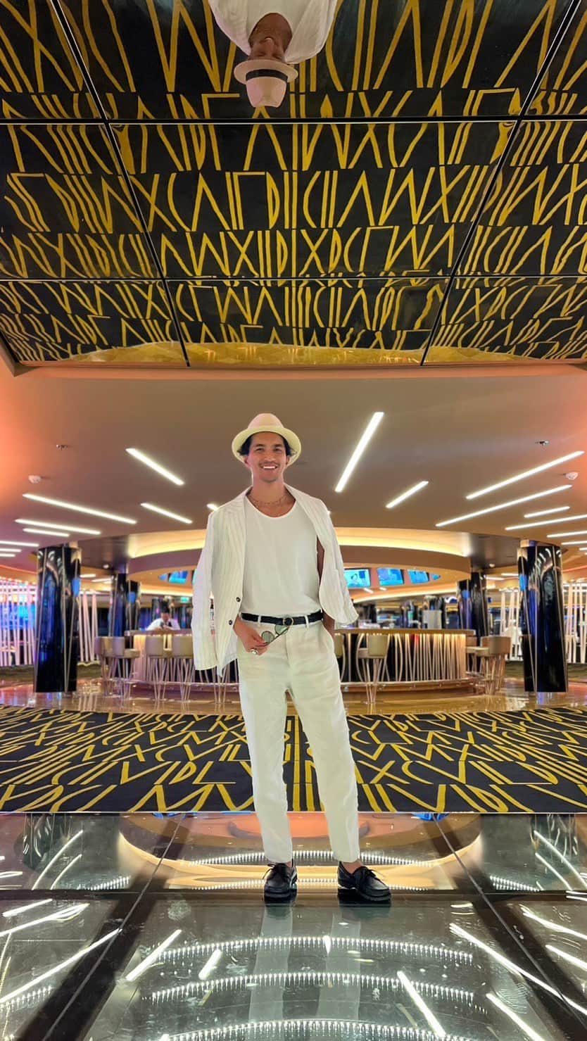 幸太のインスタグラム：「Memories of white party @fareastreggaecruise   大人から子供まで皆んなで真っ白の服着て 朝までハシャいだ夜  あの朝焼けも、音も、ニコニコの人たちも 視覚的想い出ではno1かな☝️  またあんな空間で、 #asobitai   そんな事を想い出す雨の朝☔️  #mightycrown  #fareastreggaecruise  #whiteparty」