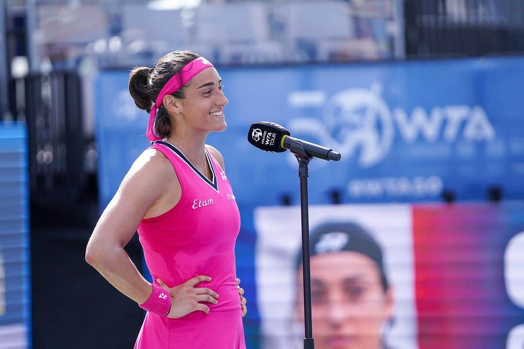 キャロライン・ガルシアのインスタグラム：「Moving to 1/4 finals @tennisintheland 🔥💪🏻  #tennisintheland #flywithcaro #cleveland @wta」