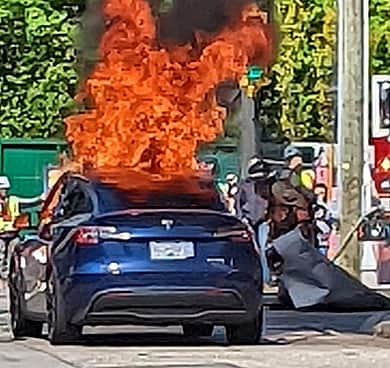 ウエストコーストチョッパーズのインスタグラム：「Worlds Longest Extension Cord  Hey I wanted to just take a minute and congratulate you on your New Tesla purchase. It’s really awesome that you care so much about climate change that you would choose an EV as your mode of transportation. You really are fixing the planet. Now before you blurt out “I’m NEVER buying a Tesla piece of shit!!”. Let me inundate with some facts that prove that your hard work is buying every single EV turd and all the charging infrastructure, and the charging. Waaay back in 2003 when Tesla was running around in prototypes I was knee deep filming Monster Garage. Tesla founders Martin Eberhard and Marc Tarpenning managed to piss off every single mainstream car media outlet by not lettIng them test or have any long term loaner cars for automotive journalists. I was suspect from the start. Moves like that usually mean one thing, the car is a shit box. And they don’t want to risk the bad press. Especially if you’re looking for outside cash to bankroll your deal. That’s when they found do gooder Elon Musk to invest big and become the majority shareholder. Fast forward to 2009 and Tesla received $465 million from Obama and that’s just the tip of the CA$H iceberg. Tesla is now on track to receive $41 Billion in “Clean energy” subsidies through 2032. That’s $7500 of your tax dollars for every single Tesla. So congrats on your EV purchase. And just so you know all the manufacturers in the EV business are doing the same, and getting that free government cheese. Ok enough about Tesla. Let’s talk about where the big money is and the real reason for all the fake EV climate change bullshit Energy sellers.   …..continued in comments.」