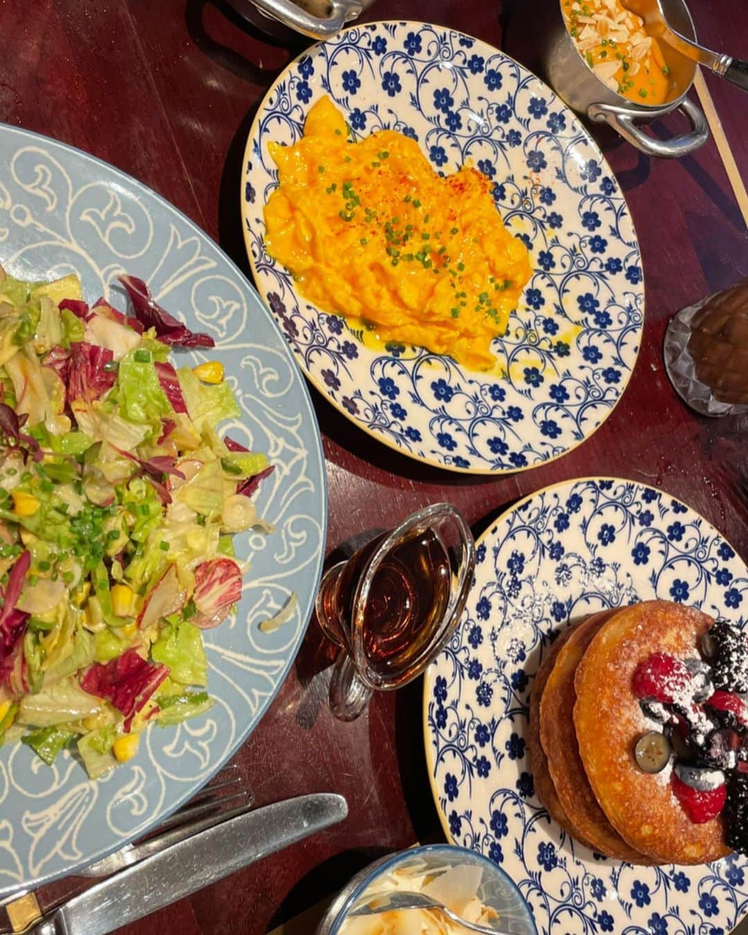 マヤ・ヘンリーさんのインスタグラム写真 - (マヤ・ヘンリーInstagram)「Time to go home and stop eating 😑」8月23日 7時25分 - maya_henry