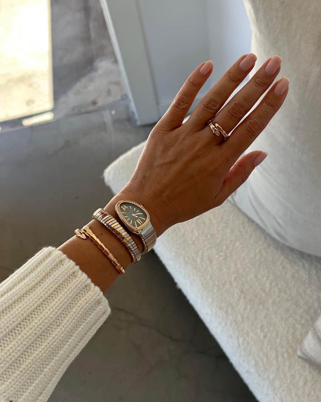 Marianna Hewittのインスタグラム：「serpenti from day to night @bulgari」
