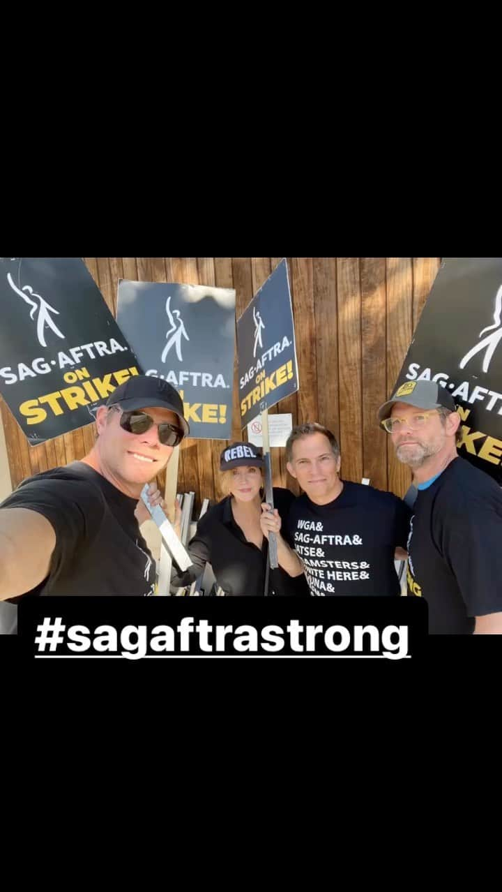 マット・レッシャーのインスタグラム：「Do you think we’re going to sit around and do nothing?? Hell no. We’re putting on a show! #dayofsolidarity  #sagaftrastrong #sagaftrastrike」