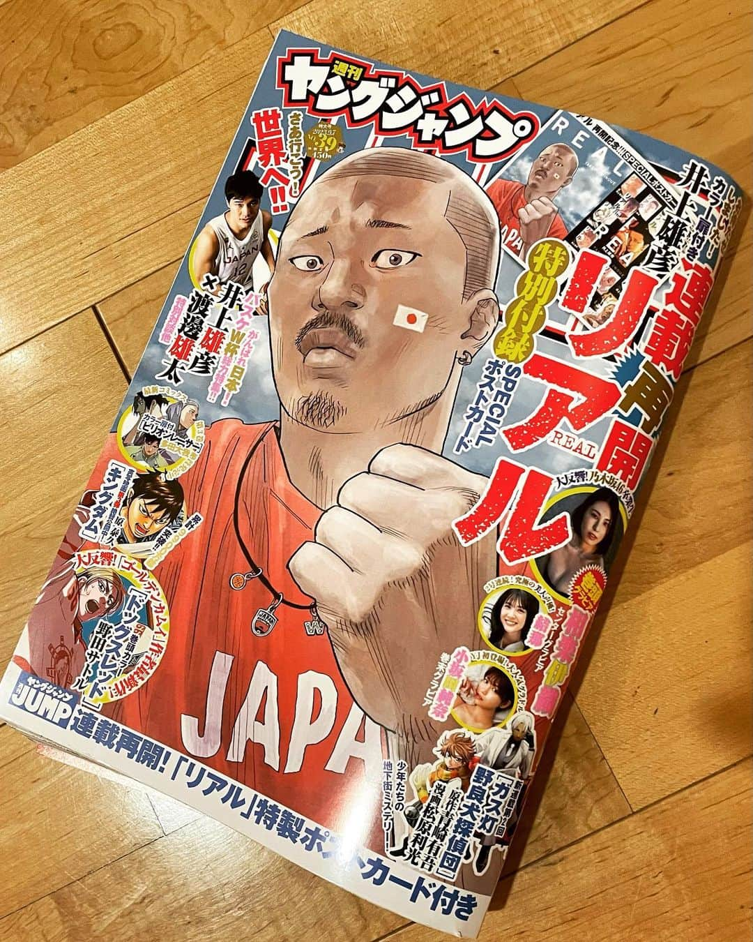 井上雄彦のインスタグラム：「【お知らせ】24日(木)発売の週刊ヤングジャンプ39号にリアル94話33ページ掲載されます。表紙は🔥🇯🇵🏀な野宮を描きました。」