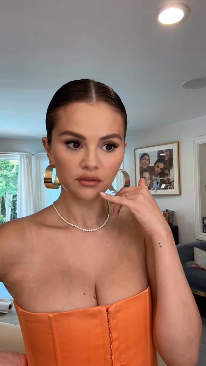 セレーナ・ゴメスのインスタグラム：「Single Soon this Friday!」