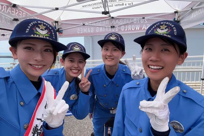 葉月美優さんのインスタグラム写真 - (葉月美優Instagram)「❥8/19 #バイクの日 は、愛知県 田原市 で "一日二輪交通安全大使"をさせていただきました。  大好きな田原市 渥美半島で、このような活動ができて幸せです💕  田原警察署内はとても明るくて仲良くてびっくり！ 本当に明るくて笑顔が多く、みなさんわざわざ作業を止めて振り向いて笑顔で挨拶してくださるのが印象的でした。  田原市の住民は良い方々なのでね〜と仰っていて、やっぱり地域の色なんだなと実感しました。  イベントでは女性白バイ隊員さんが3名も一緒に活動してくださり、みなさんすごく優しくて、やっぱり笑顔が多くて可愛くて、めちゃくちゃ推しになりました。もちろん男性の方もとっても優しくて素敵な方々でした！  こんなに可愛いのに、やってることはかっこよくて本当に尊敬。  愛知県警のみなさんのお話を聞いて 私も、より交通安全意識が高まりました。  みなさん、心に余裕を持って車もバイクも運転しましょう♫私も更に心がけていきたいと思います。  長くなるので詳しくは、webオートバイにしたいと思ってます。  写真はちょこちょこ載せていきます✌  #バイクのある風景 #バイク女子 #愛知県警 #交通機動隊 #白バイ隊員 #白バイ #パトカー #愛知県観光 #田原市 #渥美半島 #交通安全 #交通安全大使 #バイク女子フォト #ご安全に #バイクイベント #あかばねロコステーション #ツーリング #モトブログ #バイクのある生活 #バイクのある景色 #バイク乗り #大型バイク女子 #cb1300 #愛知イベント #バイクファッション #バイクカスタム #ホンダバイク #バイク好きと繋がりたい #819の日」8月22日 23時20分 - miu_haduki