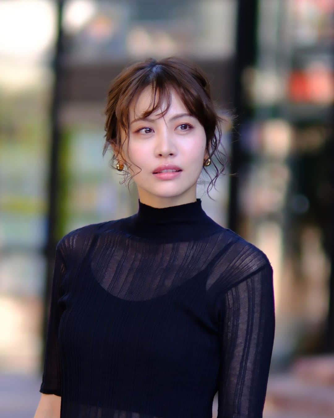 中別府葵のインスタグラム：「FLASHさんに取材して頂いた時のマネジャ写真。 カメラマンさんの横で こっそり撮ってくれてました😀✌️ いつもありがとう！笑 お洋服は大好きな @todayful_  です🫶✨ 東レのキャンギャル時代とハリポタのお話をさせて頂きました！ 東レのキャンギャルやってたのは確か１７歳か１８歳、、！ 当時は最年少の現役高校生だった。懐かしい！ そんな時代もあったよね写真も載せときます。 撮影はプーケット🌴 取材中、思い出すのは楽しかったことばっかりだったなぁ♡ 東レの皆さん元気かなぁ🫶  #FLASH #東レキャンペーンガール2008」