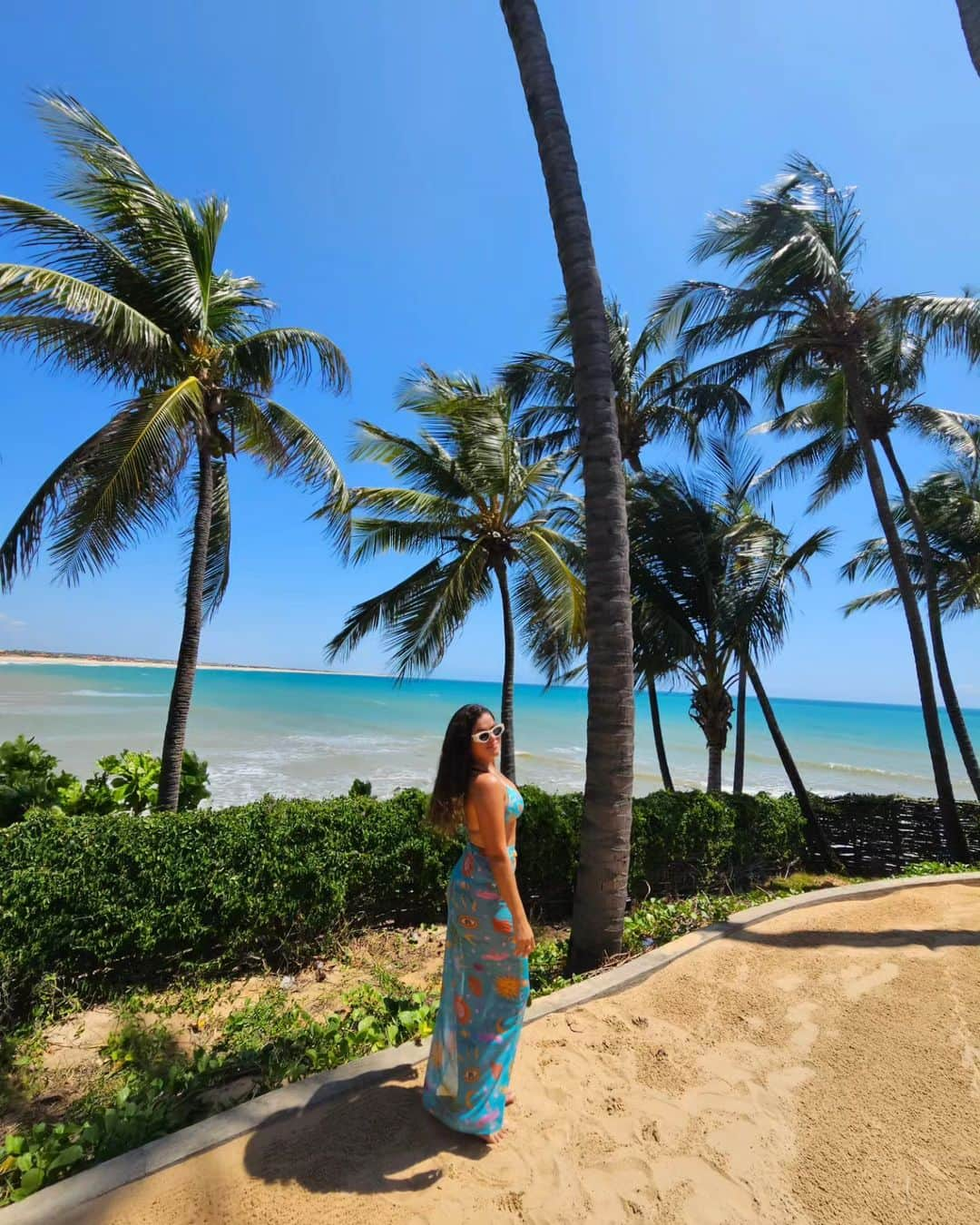 Maisa Silvaさんのインスタグラム写真 - (Maisa SilvaInstagram)「WOW!!! 48M???  Passando aqui sem filtro, maquiagem ou edições, no lugar que eu mais amo 🌴🌊🌞, do jeito que eu me sinto mais feliz, pra agradecer vcs genuinamente por tanto carinho, amor e apoio ao longo desses anos.  São 18 anos de carreira que completo agora, em agosto, mas esse agradecimento a gente pode deixar pra outro post né? Kkkkkk. Enfim, aos que sempre estiveram aqui, aos que chegam agora e aos que virão: obrigada!  Espero poder chegar até vocês do jeito mais leve possível. Sou grata por tanta troca, aprendizado e por se fazerem presentes, mesmo que de longe. Maisaticos, primos e amigos, amo vcs!  Sinceramente, +A.」8月22日 23時31分 - maisa