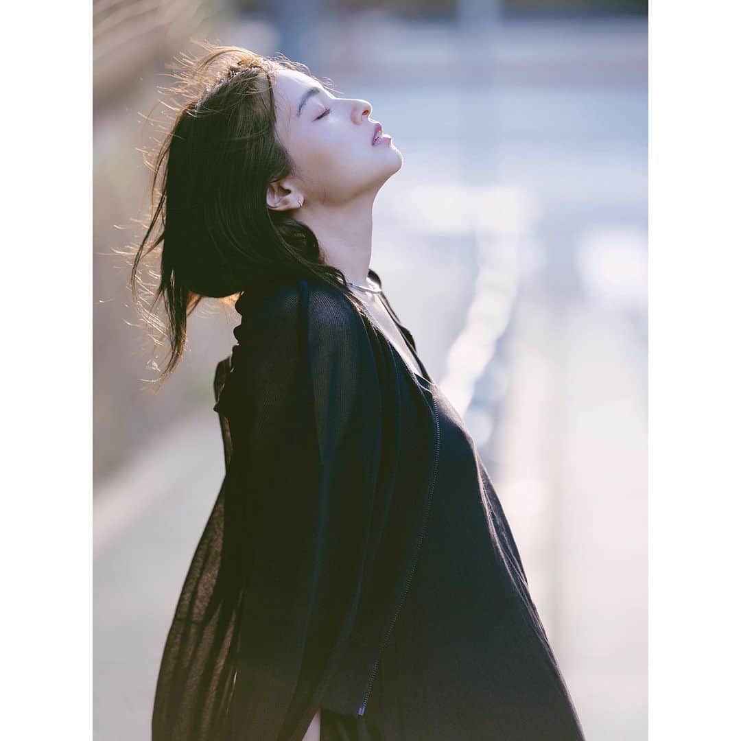 水崎綾女さんのインスタグラム写真 - (水崎綾女Instagram)「この日は空が綺麗だった。  portrait Photo Photo by @ryo.i.0923  dress @onit_tokyo   #photo #photography  #camera #photooftheday  #portrait #📷 #dress #onit #オフショット」8月22日 23時34分 - misakiayame