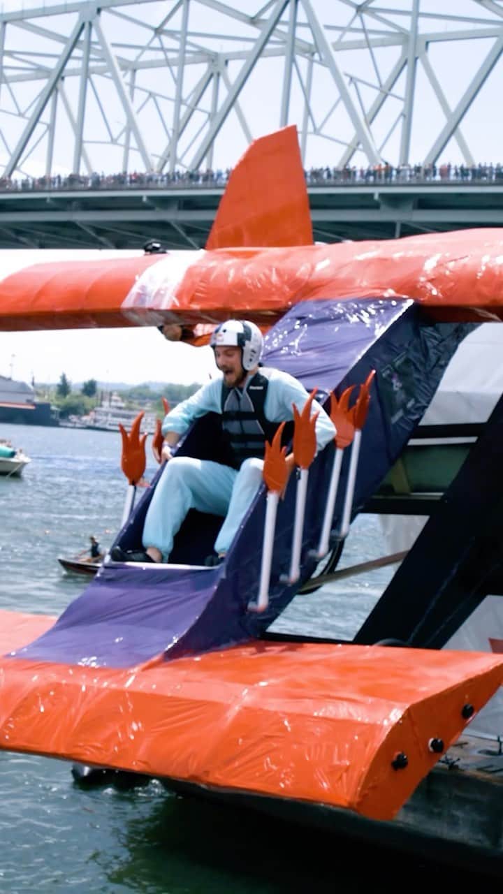 レッドブルのインスタグラム：「Red Bull Flugtag is really starting to take off (or not) 😏  🚁: @mrsteelefpv   #redbull #givesyouwiiings #redbullflugtag #flugtag」