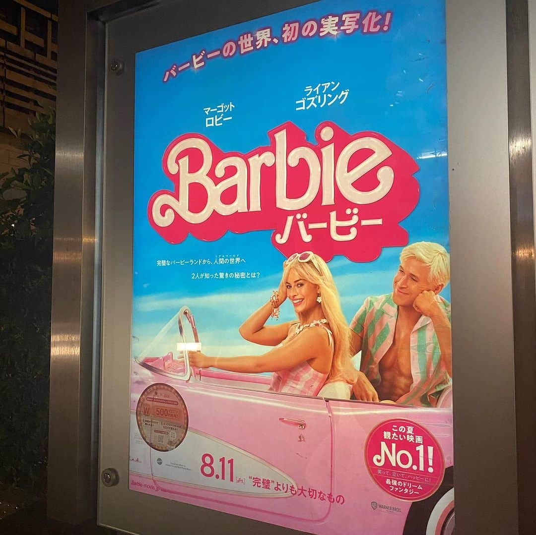 清水あすかさんのインスタグラム写真 - (清水あすかInstagram)「久しぶりにポニーテールとバッチリメイクでBarbieを観てきました💕 Barbieワールドは最高にかわいい空間でした💕  ネイル💅もワンピースもおカバンもピンク🩷で！  一緒にピンクワールドを楽しんでくれたお友達に感謝！」8月22日 23時44分 - asukahime1015